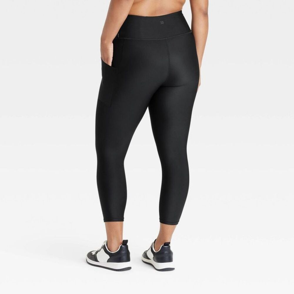 All In Motion - Women's Effortless Support High-Rise Pocketed Capr Black - Picture 4 of 4